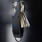 LECERTO ALUMINIOWE ETUI BRELOK NA KLUCZE NIEBIESKI CARBON - obrazek 2