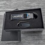 LECERTO ALUMINIOWE ETUI BRELOK NA KLUCZE NIEBIESKI CARBON - obrazek 7